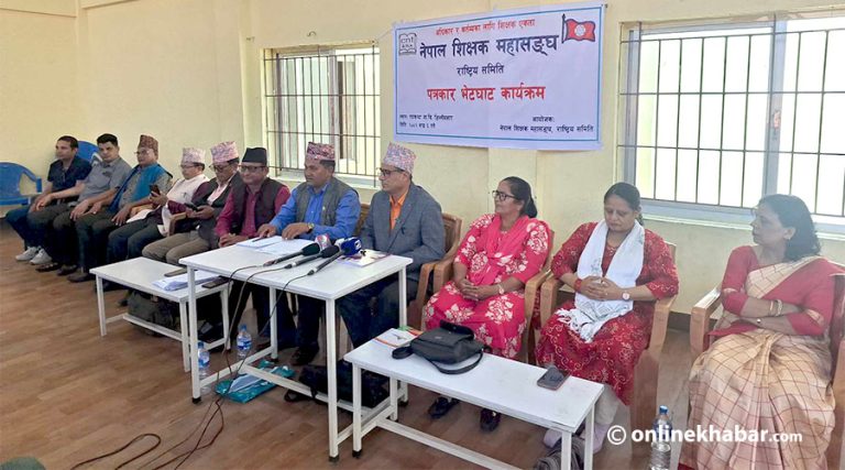 निजामतीलाई रोज्न दिने, शिक्षकलाई जबर्जस्ती स्थानीय तहमा राख्‍ने ?