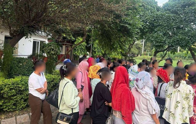 भारत हुँदै खाडी लैजान लागेका ४० महिलाको उद्धार, नेपाल ल्याइँदै