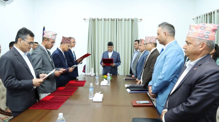 चार स्वास्थ्य विज्ञान प्रतिष्ठानका उपकुलपतिले लिए शपथ