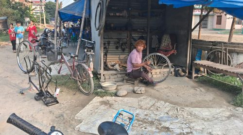 मास्टर्स पढ्दै गरेका साइकल मिस्त्री, भन्छन्- छोराको विद्यालयमा हेप्थे, अंग्रेजीमा बोल्दिएपछि राम्रो व्यवहार गरे