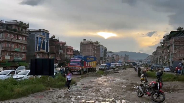 बनेपाको पुलबजार क्षेत्रमा सधैं समस्या