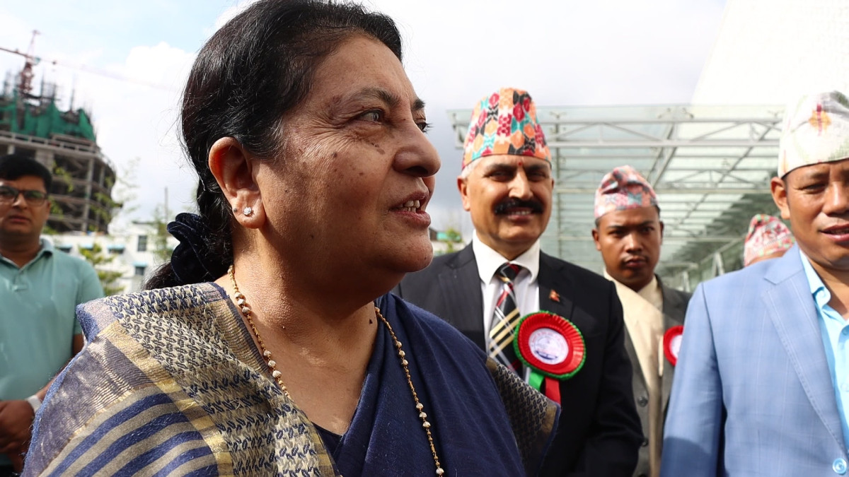 राष्ट्रसेवक कर्मचारीले सेवा प्रवाहमा कमी हुन नदिन सचेत हुनुपर्दछः पूर्वराष्ट्रपति भण्डारी