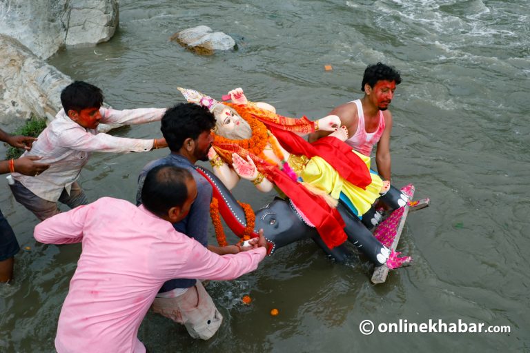 चोभारमा विश्वकर्माको मूर्ति बिसर्जन (तस्वीरहरू)