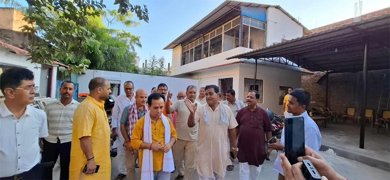 ‘जो बदलिन्छन् तिनले नेतृत्व लिन्छन्, बदलिन नसक्नेले बिदा लिन्छन्’