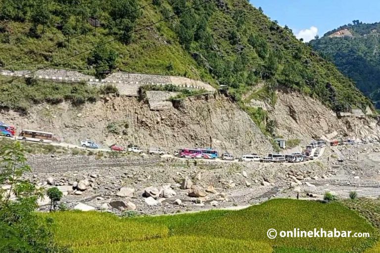 बीपी राजमार्गमा राति गाडी चलाउन रोक