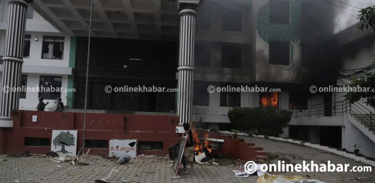 नेपाली कांग्रेस कार्यालयमा आगजनी (तस्वीरहरू)