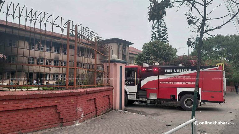 सर्वोच्च अदालतमा आगो निभाउन आयो महानगरपालिकाको दमकल