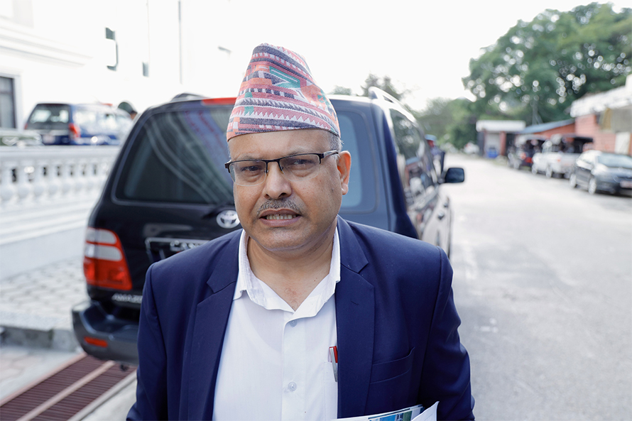 प्रधानमन्त्री कार्कीसँग निर्वाचन आयोगका पदाधिकारीले गरे छलफल