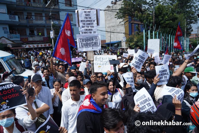 कलंकीमा पनि टायर बालेर जेनजीको प्रदर्शन