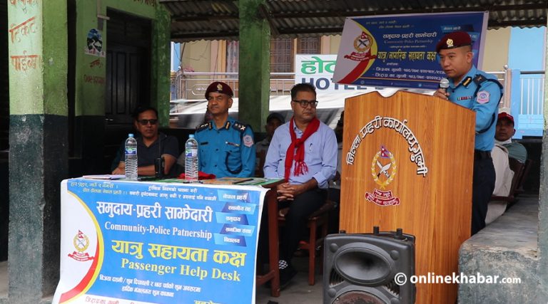 दशैं नजिकिएसँगै गुल्मीमा दर्जन बढी स्थानमा प्रहरीले सुरु गर्‍यो हेल्प डेस्क