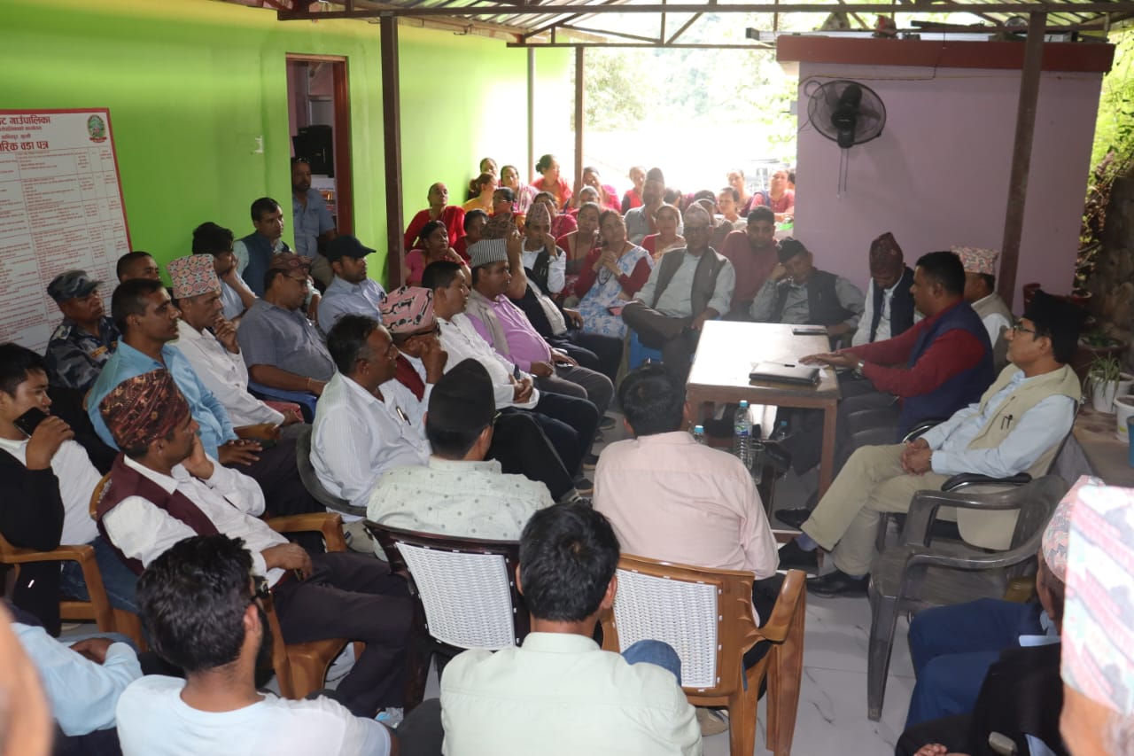 गुल्मीमा इलाका प्रशासन कार्यालय राख्न तानातान