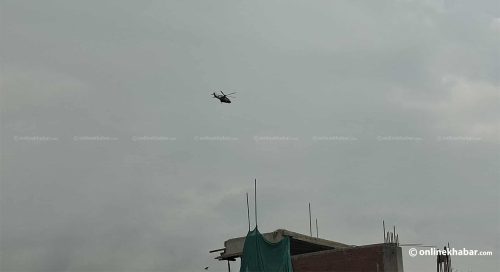 शीर्ष नेताहरुलाई सुरक्षाकर्मीले सुरक्षित स्थानमा सार्न थाले