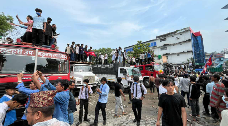 इटहरीमा पनि चल्यो गोली, कर्फ्यू लगाउने तयारी