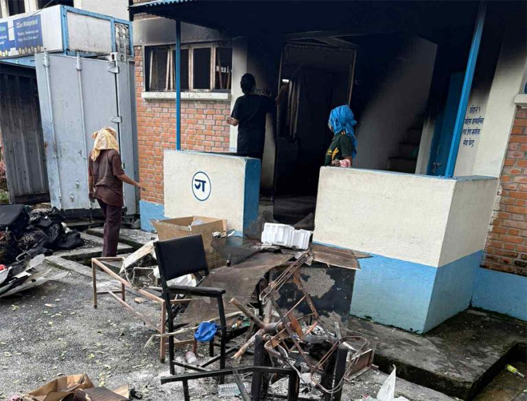 कास्कीका प्रहरी कार्यालय बनाउन जुटे स्थानीय र व्यवसायी