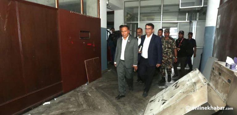 प्रधानमन्त्री कार्यालय र गृह मन्त्रालयको फोहोर तत्काल सफा गर्न मन्त्री घिसिङको निर्देशन