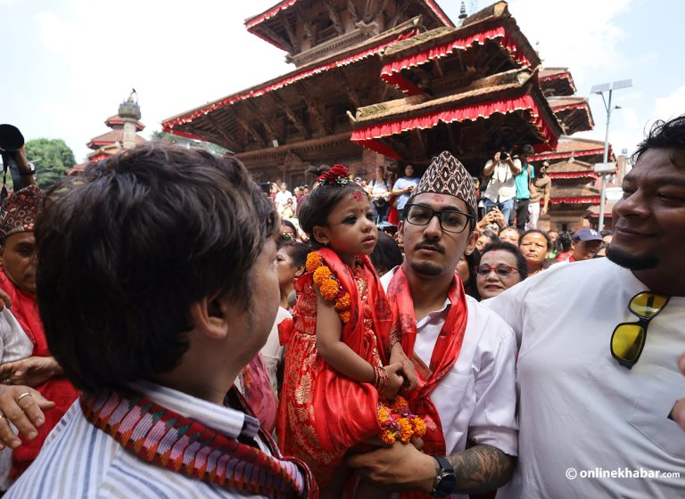 नवघोषित कुमारी आर्यताराको आसन ग्रहण, पुरानोको विदाइ (तस्वीरहरू)