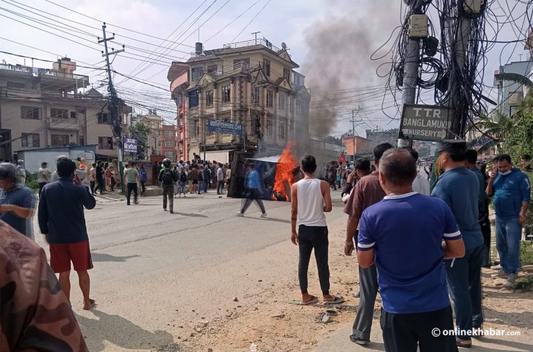 प्रचण्ड निवास नजिकको प्रहरी बिटमा आगजनी