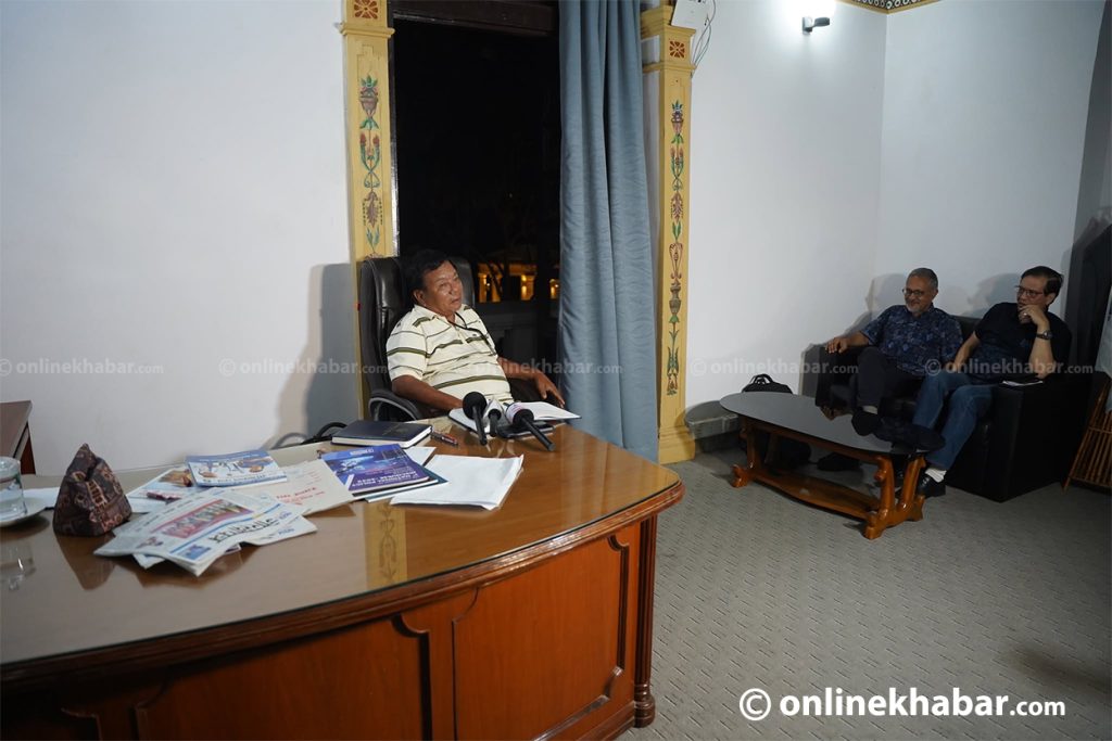 शिक्षामन्त्रीको जहाँ काम त्यहीँ बास 