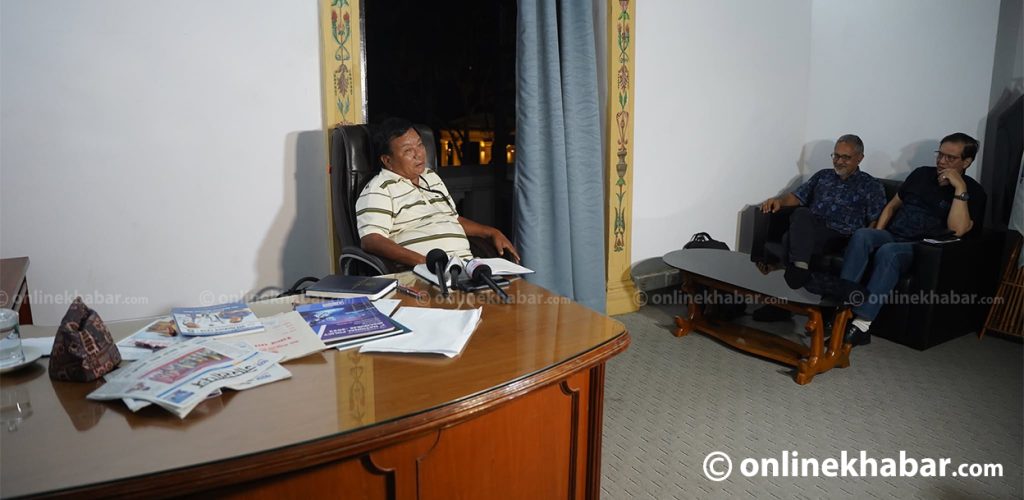 शिक्षामन्त्रीको जहाँ काम त्यहीँ बास