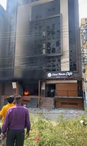 नागार्जुनका निलम्बित मेयर बस्नेतको कम्प्लेक्समा प्रदर्शनकारीले गरे आगजनी