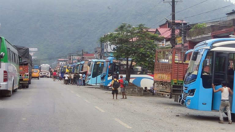 चितवन हुँदै गुड्ने गाडीलाई बिहान ६ बजेदेखि बाटो खुला