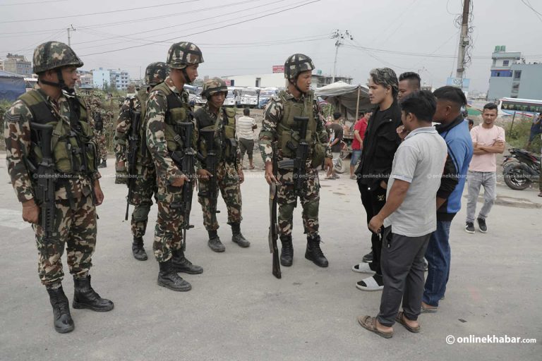 प्रहरीबाट खोसिएका २ दर्जन हतियार नेपाली सेनाको जिम्मा