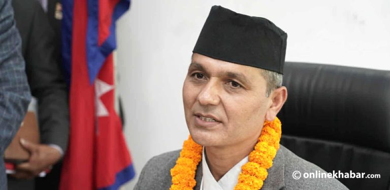 गृहमन्त्री अर्यालले गरे पदभार ग्रहण