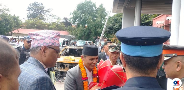 पुरानो भवनमा जलेका सवारी छल्दै ओमप्रकाशको गृह प्रवेश