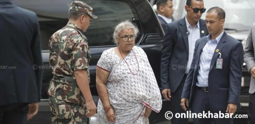जेनजी आन्दोलनका घाइतेहरूलाई भेट्न प्रधानमन्त्री कार्की सिभिल अस्पतालमा