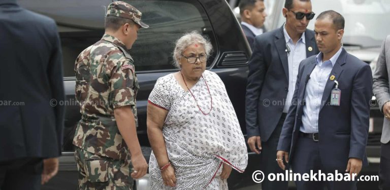 जेनजी आन्दोलनका घाइतेहरूलाई भेट्न प्रधानमन्त्री कार्की सिभिल अस्पतालमा