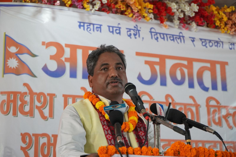 एमालेले ओलीलाई अब अघि नलगाओस् : प्रभु साह