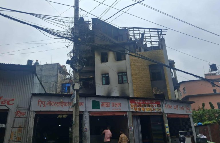 प्रेम राई र प्रेम आलेको घर जल्यो