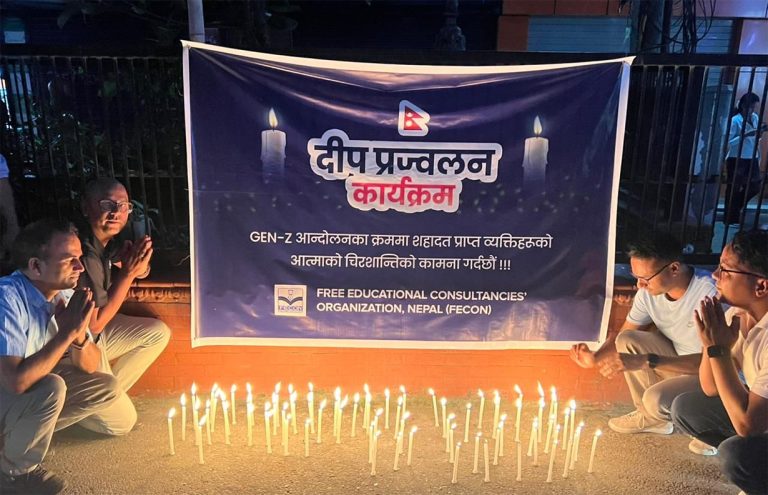 जेनजी आन्दोलनमा ज्यान गुमाएकाको सम्झनामा शंकरदेव क्याम्पस अगाडि दीप प्रज्वलन