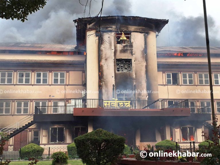 सर्वोच्च अदालत जलेर तहसनहस (तस्वीरहरू)