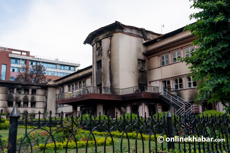 समावेशी आयोगका करार कर्मचारीलाई पदबाट नहटाउन सर्वोच्चको आदेश