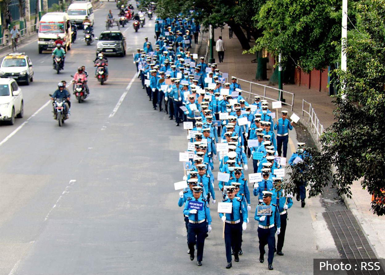 अभावसँग जुध्दै यात्रा सुरक्षित बनाउन खटिरहने ट्राफिक प्रहरीको प्रतिबद्धता