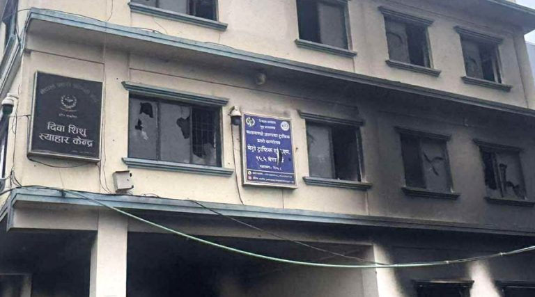 बर्दी जलेपछि ट्राफिक प्रहरी निस्कन सकेनन्, सडक अस्तव्यस्त