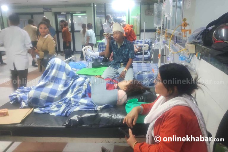 उपचारमा संलग्न डाक्टर भन्छन्- युद्धको झल्को दियो
