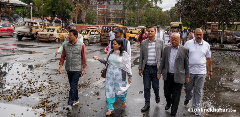 एमालेका निवर्तमान सांसदहरूले गरे सिंहदरबार अवलोकन