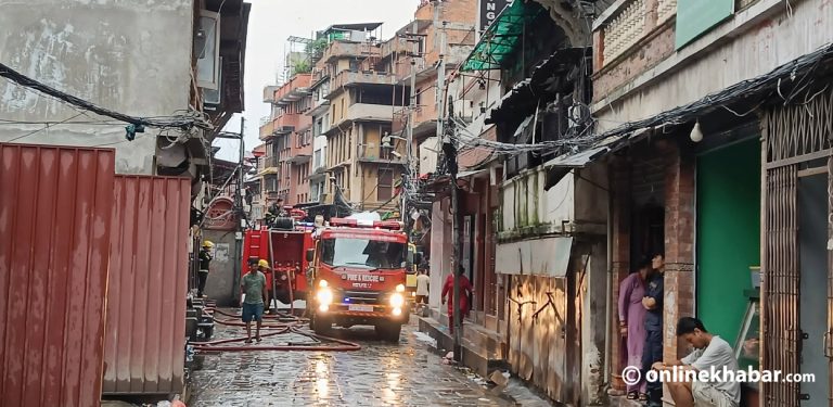 काष्ठमण्डप नजिकै लागेको आगलागी साढे ४ घण्टापछि नियन्त्रणमा