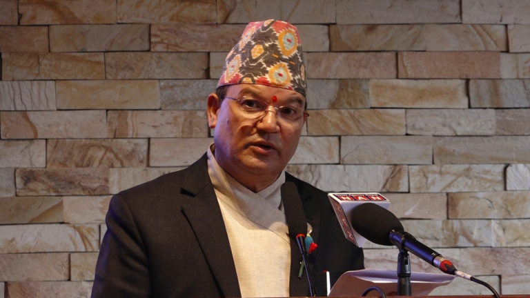 फोहोर खुला रूपमा जलाउने प्रथा अन्त्य गरौं : मन्त्री ठकुरी