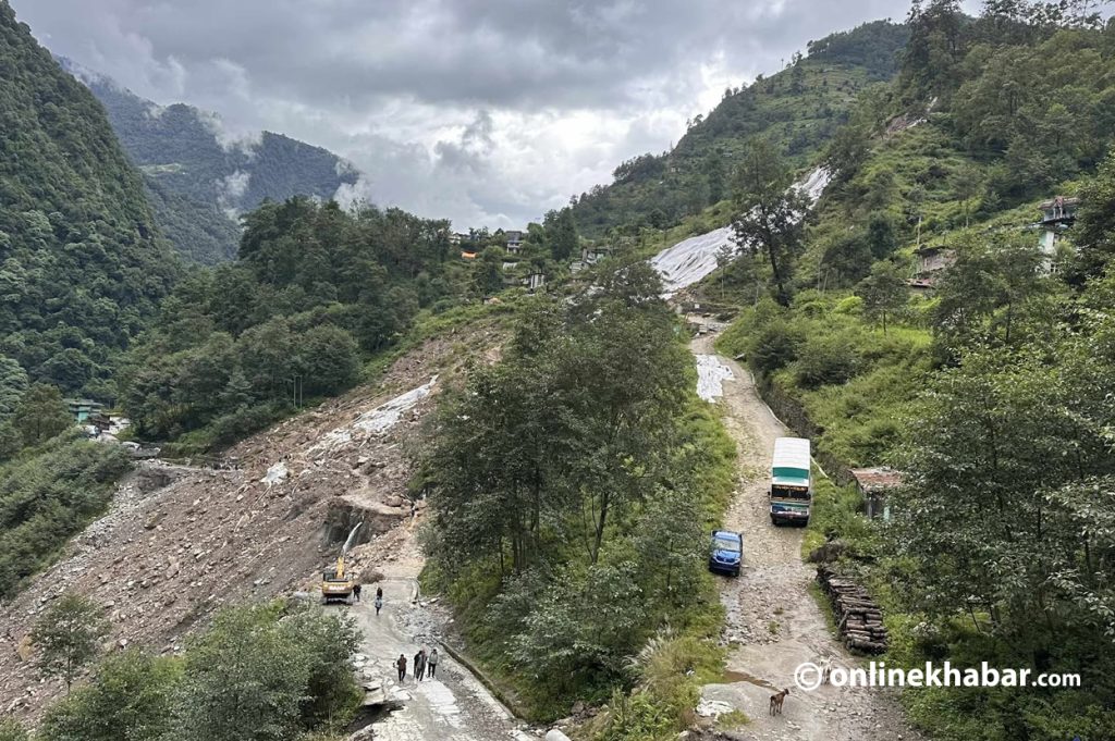 बाढी पहिरोले ६ वटा मुख्य राजमार्ग अवरुद्ध