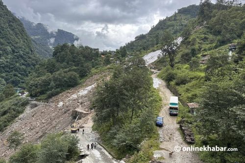 बाढी पहिरोले ६ वटा मुख्य राजमार्ग अवरुद्ध