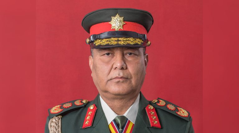 प्रधानसेनापतिले सम्बोधन गर्दै