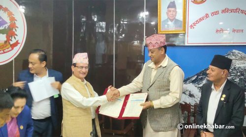 बागमतीका मुख्यमन्त्री बानियाँ र १३ मन्त्रीबीच कार्यसम्पादन सम्झौता