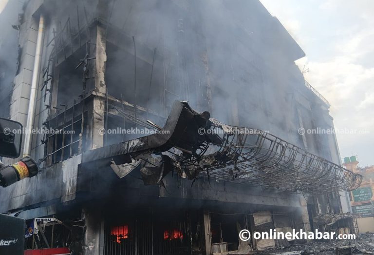 पोखरामा मन्त्रीदेखि साना व्यवसायीका पसलसमेत जले, भाटभटेनीमा अझै आगो
