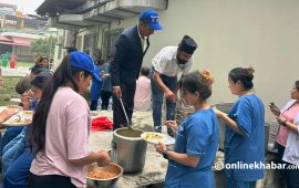 घाइते जेनजी र उपचारमा खटिने स्वास्थ्यकर्मीलाई नि:शुल्क खाना [फोटोफिचर]