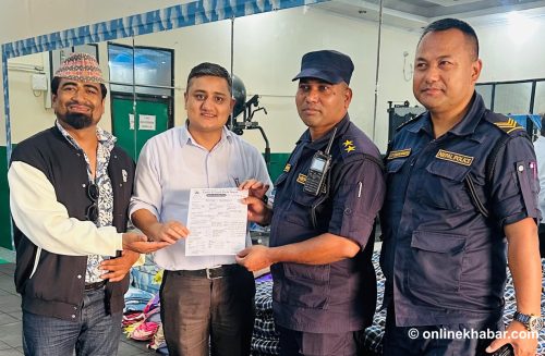 क्लोथ बैंकले प्रहरीलाई दियो ५४९ सेट डसना र ब्लाङ्केट सेट