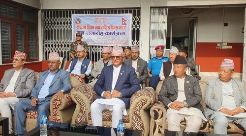 जलेको भवन बाहिरै कोशी प्रदेश सरकारले मनायो संविधान दिवस