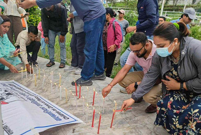 बाल दिवसमा द्वन्द्व तथा आन्दोलनमा ज्यान गुमाएका बालबालिकाप्रति श्रद्धाञ्जलि
